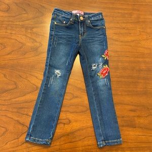 Girls Rose Flower Embroidered Distressed Jeans size 5 by Pink Latte